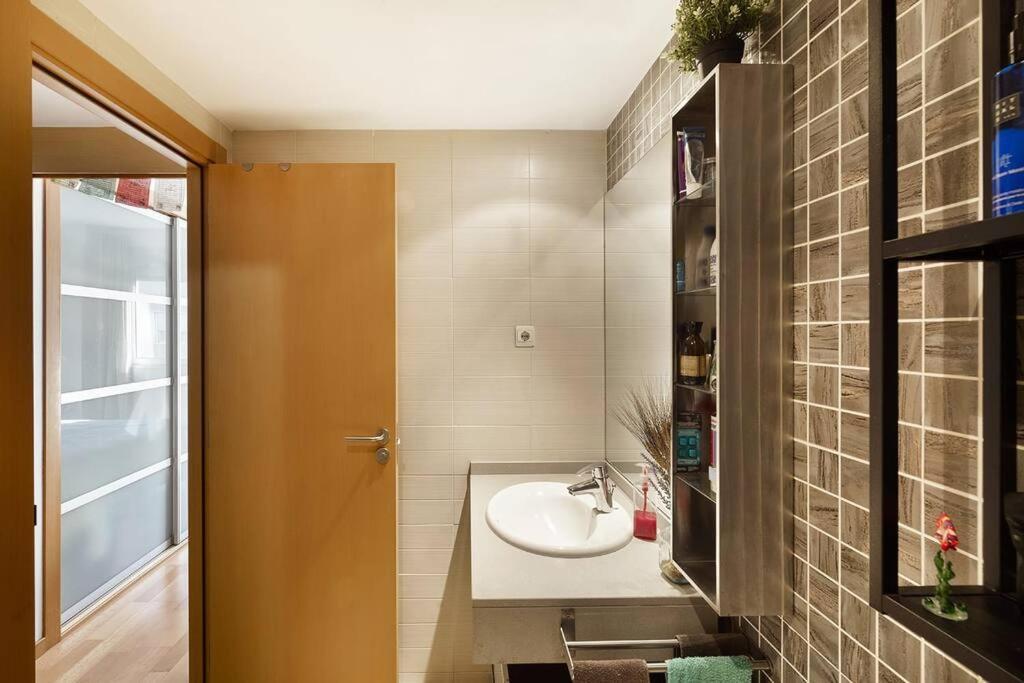 Cozy Apartment Forum Beach Sant Adria de Besos Ngoại thất bức ảnh